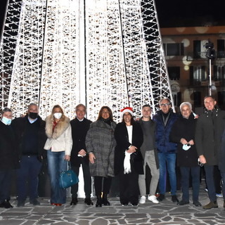 Maltempo in arrivo da giovedì: l'Amministrazione sposta l'accensione ufficiale dell'albero a domenica