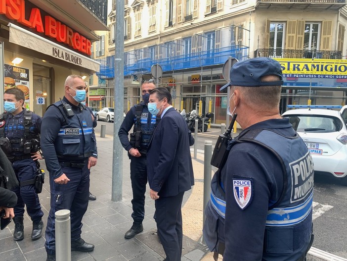 Nizza: attentato nella zona di Notre Dame, sono tre le vittime uccise a colpi di arma bianca. Fermato l'aggressore (Foto)