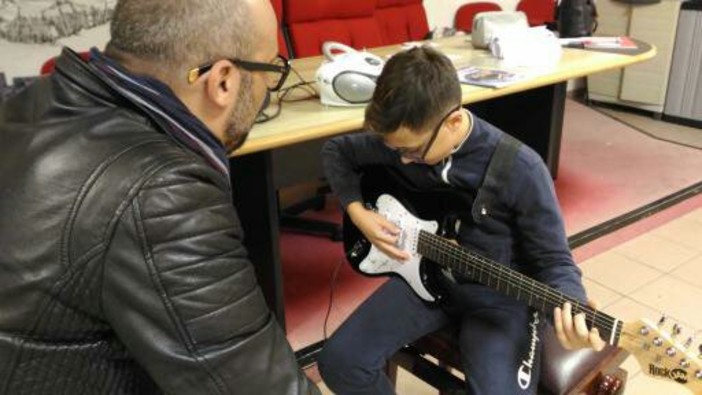 Boom di iscrizioni per i nuovi corsi di chitarra e canto di Amedeo Grisi all’Istituto Pergolesi di Sanremo e S. Stefano al Mare