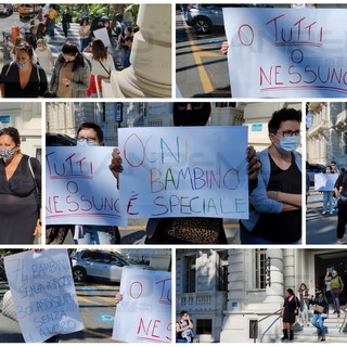 Le immagini della protesta davanti al Comune di Sanremo