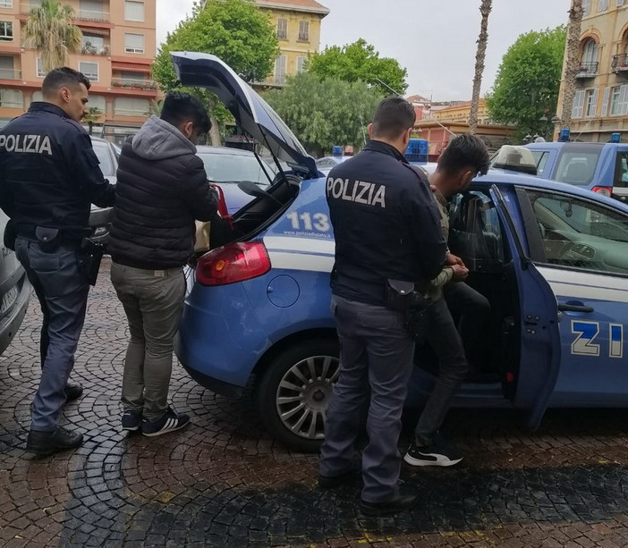 Ventimiglia: contrasto all’immigrazione clandestina, trovati sei pakistani dentro un'auto. Arrestati due passeur