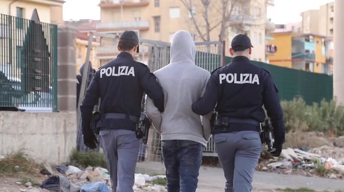 Ventimiglia: pericoloso latitante cerca di fuggire in Francia con documenti falsi, arrestato dalla Polizia di Frontiera