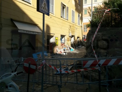 Imperia: attentato incendiario di questa notte in via del Collegio, anche l'unità cinofila per scandagliare le macerie