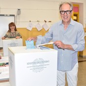 Sanremo: aperti alle 15 i seggi, ultimo voto da sindaco per Alberto Biancheri in coda in via Panizzi (Foto)