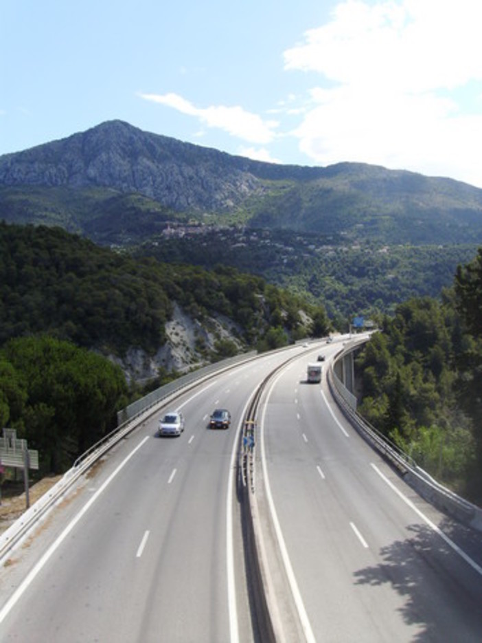 Nubifragio di stanotte in Costa Azzurra: riaperta alle 10 l'autostrada A8 tra Cannes e Nizza