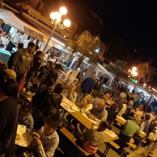 Sanremo: 'A tavola sul porto vecchio' ottima partenza con tantissime persone, stasera il bis (Foto)