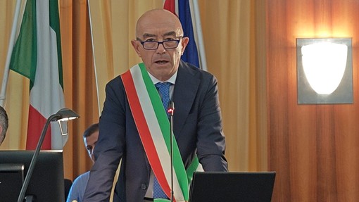 Sanremo: primo Consiglio comunale, giuramento del sindaco Alessandro Mager sulla Costituzione (Foto e Video)