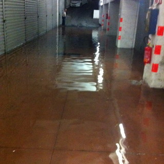 Sanremo: si rompe un tubo, mezzo metro d'acqua stanotte in un garage di via Galileo Galilei