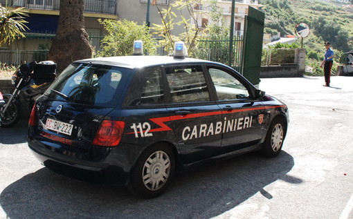 Vallecrosia: continuano i controlli dei Carabinieri nei giardini di via Colombo. Denunciato 18enne per possesso di droga