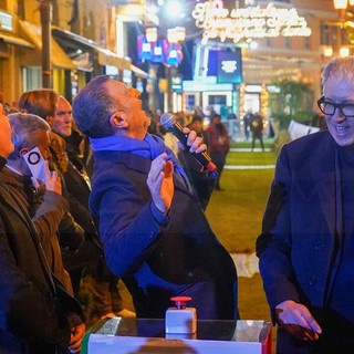 &quot;Lasciatemi cantare...&quot;: accese ufficialmente da Amadeus le luminarie con 'L'Italiano' di Toto Cutugno (Foto e Video)