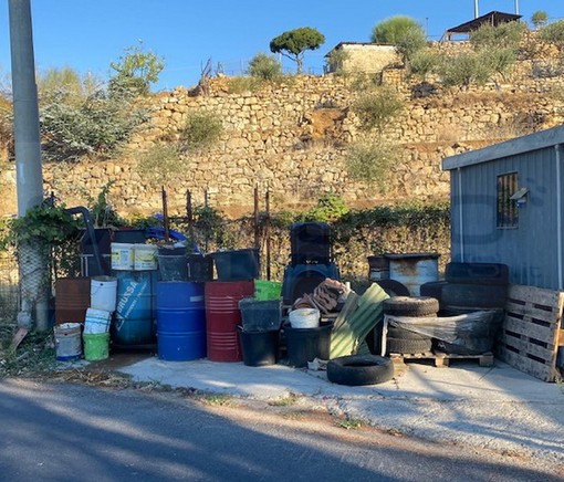 Bordighera: tornano gli 'incivili' a Montenero, anche stanotte abbandonati rifiuti ovunque (Foto)