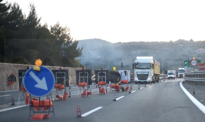 Alleggerimento dei cantieri autostradali durante le festività, stop ai lavori su A10 e A6 tra Savona e Ventimiglia