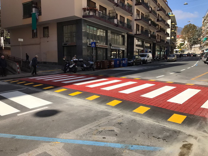 L'attraversamento pedonale rialzato di via Pietro Agosti