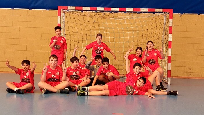 Pallamano, gli under 13 dell'Abc Bordighera vincono sul campo del Ventimiglia (Foto e video)