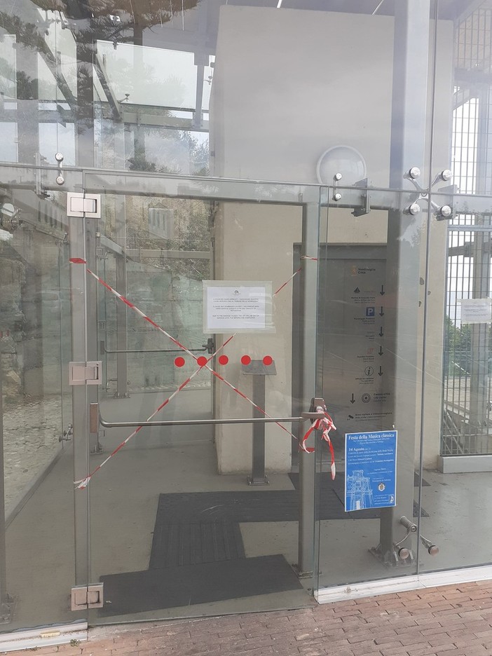 Ventimiglia, Di Muro: &quot;Riaperto l'ascensore vandalizzato&quot; (Foto)