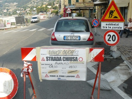 Ospedaletti: lavori di asfaltatura in via XX Settembre, le lamentele di un nostro lettore