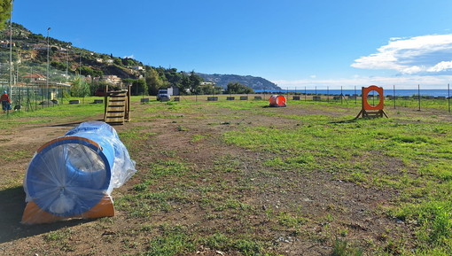 Bordighera: quasi pronta l'area cani in Arziglia, ultimi giorni di lavoro per il montaggio (Foto)