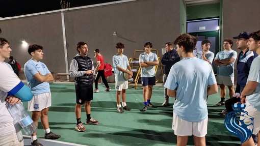 Ospite d’eccezione a Pian di Poma, il tecnico del Monaco7 Fabien Camin dirige l’allenamento del Sanremo Rugby Seven