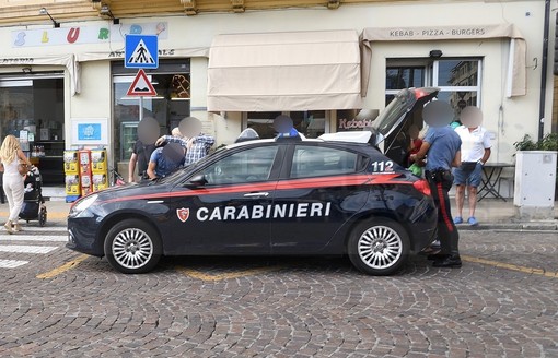 Sanremo: arresto in piazza Colombo ieri pomeriggio, pattuglia dei Carabinieri di Genova ferma un uomo (Foto)