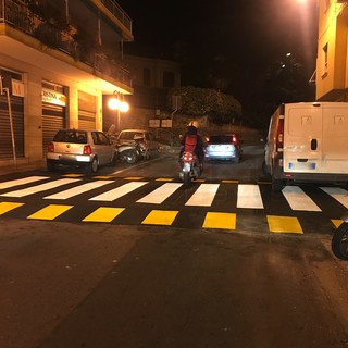 Il nuovo attraversamento pedonale rialzato di via Galilei