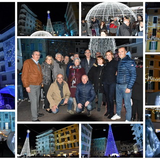 Sanremo: piazza Borea D'Olmo 'sold out' per l'accensione dell'albero illuminato, Biancheri &quot;Un piccolo momento di grande emozione&quot; (Foto e Video)