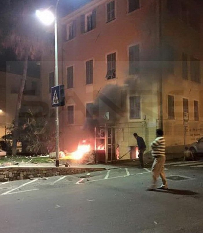 Imperia: attentato incendiario di questa notte alla sala scommesse, sottoposto a fermo di polizia il 'palo'