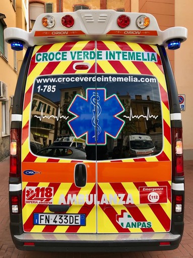 Ventimiglia: anziano cade da una scala, soccorso dalla Croce Verde Intemelia e portato in ospedale