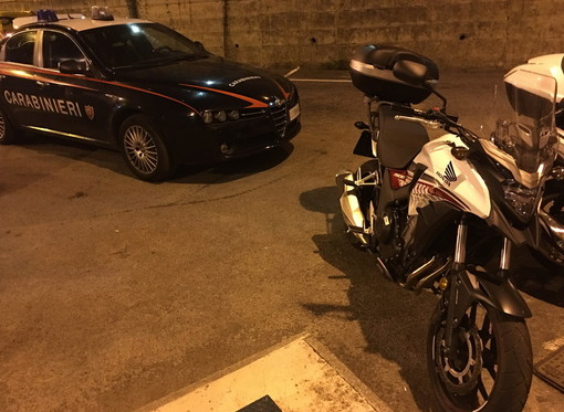 Sanremo: su una moto rubata fugge ad una pattuglia dei Carabinieri, fermato ed arrestato in via Galilei