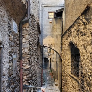 Triora: dopo il rischio crollo messo in sicurezza l'arco di via Giauni, revocata l'ordinanza dal sindaco