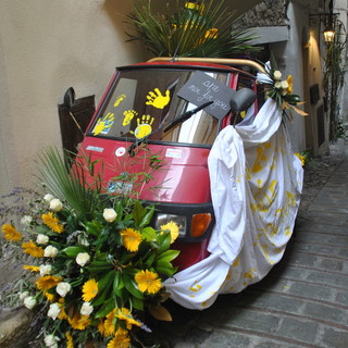 Il Lions Club Bordighera ‘Ottoluoghi’ raccoglie occhiali usati alla manifestazione ‘Ape in fiore’ di Vallebona