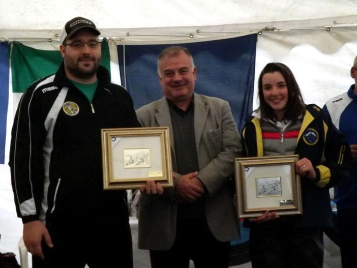 IL Dott. Alberto Aberti con i due vincitori del 1° Trofeo Cav. Giacomo Alberti