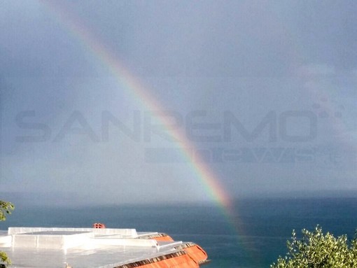 Sanremo: splendido arcobaleno sul cielo della città, ecco le foto del nostro lettore Walter