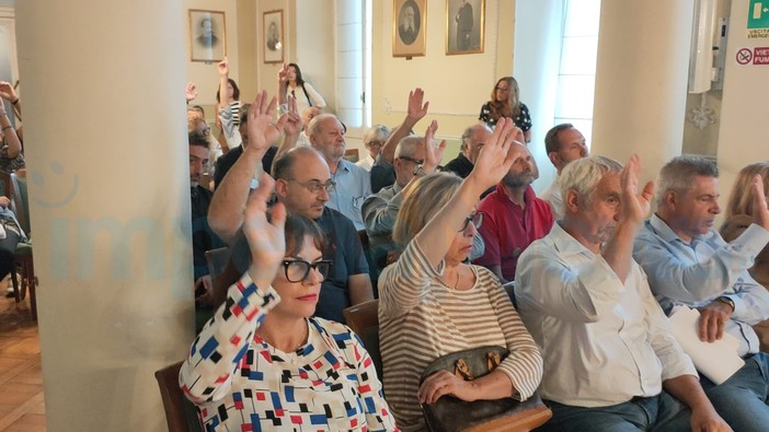 Assemblea dei sindaci in Provincia: Scajola mette sotto accusa Rivieracqua: “Società bidone, gestione del servizio gravemente inefficiente” (Foto e Video)