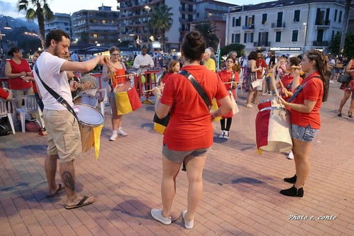 Ventimiglia: polemica per i 'giochi' dell'Agosto Medievale di ieri, senza luce e senza posti a sedere (Foto)