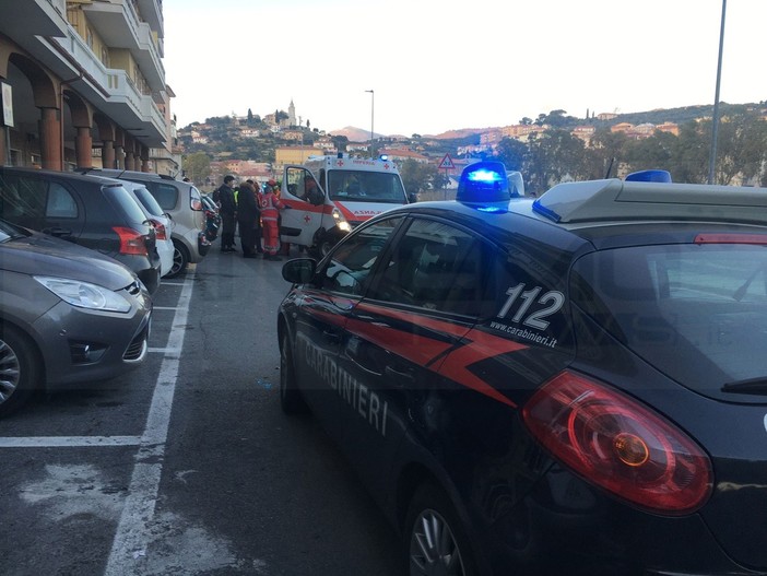 Imperia: bambino cade dal terrazzo al secondo piano in via Argine Destro, mobilitazione di soccorsi (Foto e Video)