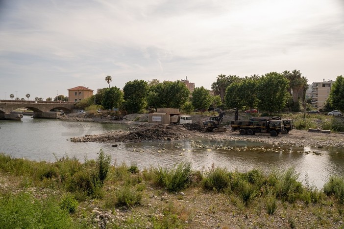 Riva Ligure: è arrivata l'autorizzazione, a caccia di altre bombe nascoste nel letto del torrente Argentina