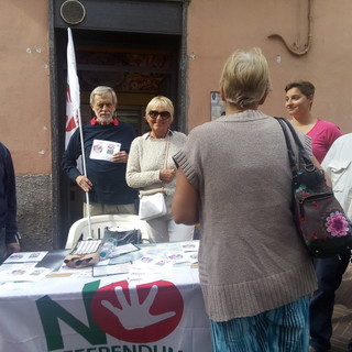 Imperia: ieri a Porto Maurizio il primo banchetto della campagna di informazione per il 'No' al Referendum