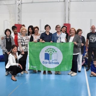 Santo Stefano al Mare: bandiera verde alla 'Primaria' che ha anche inventato un forno ad energia solare (Foto e Video)