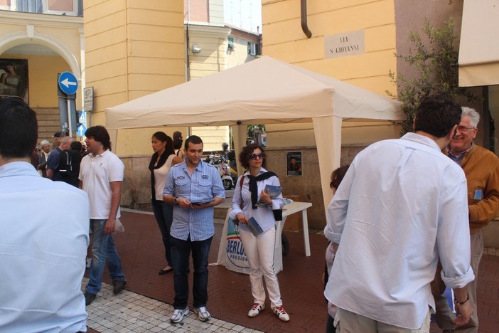 Imperia: Al via l'operazione &quot;chiarezza e verità sul porto turistico&quot; stamattina il banchetto del Pdl in via San Giovanni