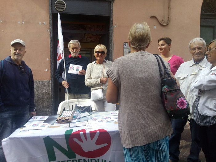 Imperia: ieri a Porto Maurizio il primo banchetto della campagna di informazione per il 'No' al Referendum