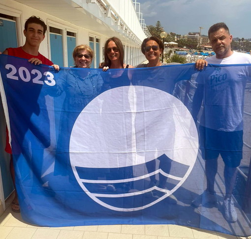 Sanremo: l'Assessore Sara Tonegutti ha consegnato oggi la bandiera blu a tutti gli stabilimenti balneari (Foto)