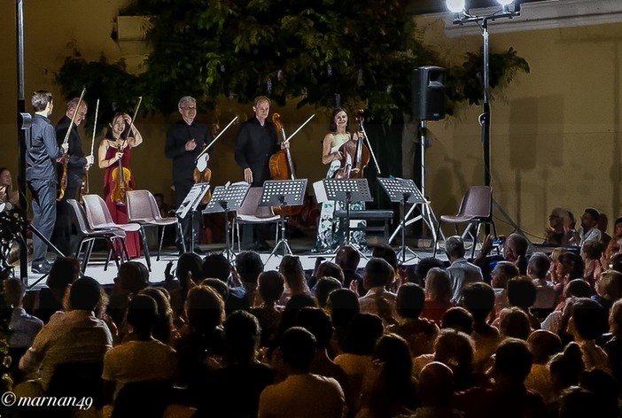 Cervo: oltre 400 spettatori ieri sul Sagrato dei Corallini per il concerto dei ‘Berliner Philarmoniker’ e Tatjana Vassiljeva (Foto e Video)