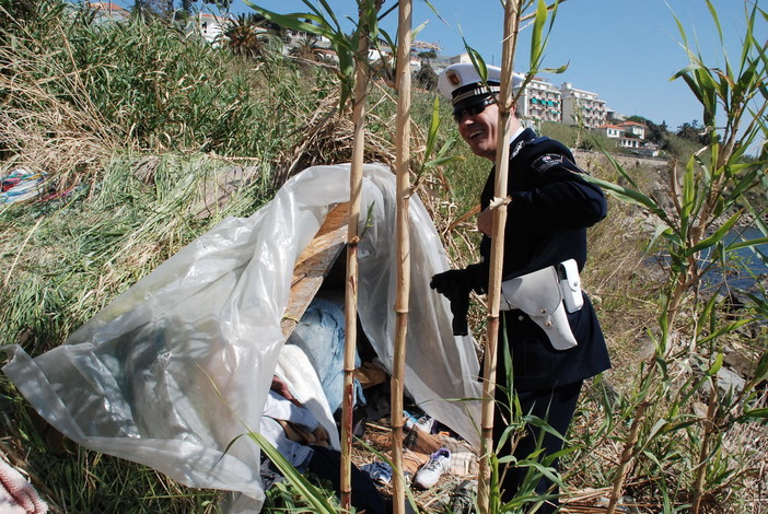 Sanremo: blitz della Municipale in zona 'La Vesca' in un nuovo accampamento di zingari romeni