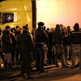 Barriera autostradale bloccata a Ventimiglia: l'onda lunga della protesta arriva nella città di confine