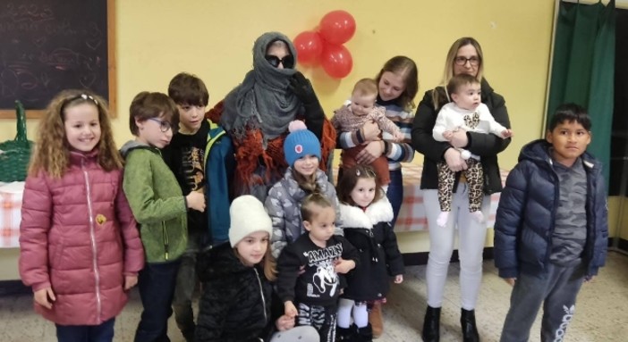 Castelvittorio: oggi la Befana ha consegnato regali e dolci a tutti i bambini della vallata (Foto)