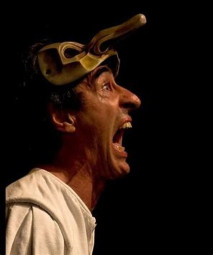 “Arlecchino e i suoi segreti”, a Vallecrosia laboratorio sulla commedia dell’arte con Enrico Bonavera (Foto)