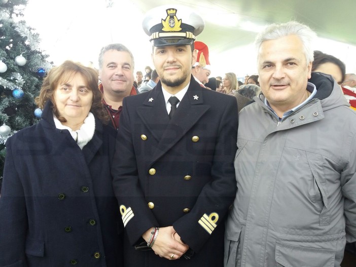 Sanremo: tanta gente in piazzale Vesco per il classico appuntamento con 'Babbo Natale dal mare' (Foto e Video)