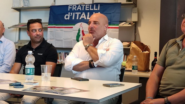 Elezioni 2022, a Loano Berrino (FdI) incontra i balneari: &quot;Al nuovo governo iniziative per tutelare il sistema turistico&quot; (Foto e Video)