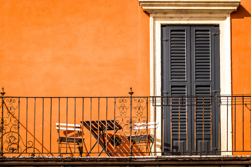 Imperia, un'altra giornata &quot;calda&quot;: ora spunta il mistero del balcone