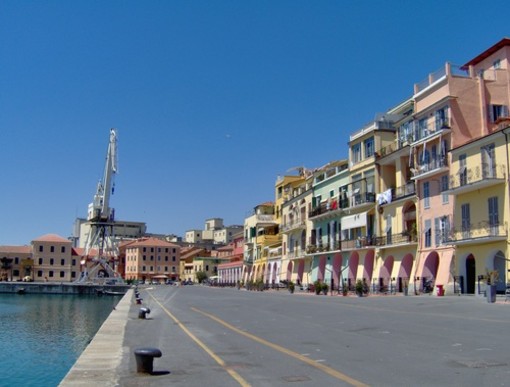 La banchina del porto di Oneglia